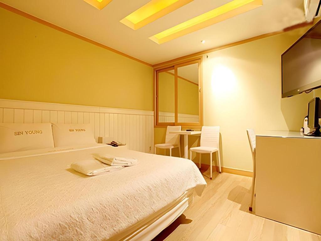 Sinyoung Motel Сеул Екстер'єр фото