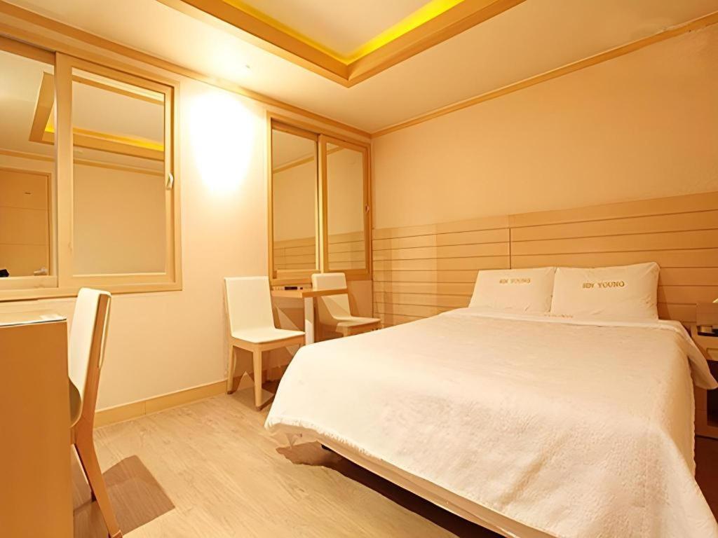 Sinyoung Motel Сеул Екстер'єр фото