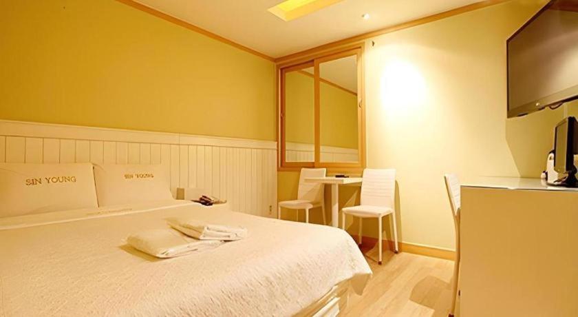 Sinyoung Motel Сеул Екстер'єр фото